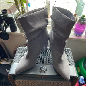 NWT * Woman's Zigi Soho Boots "Saray", Gray, Size 9